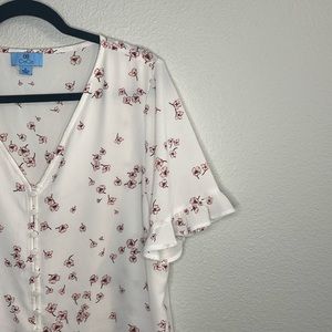 CeCe Ruffle sleeve floral blouse